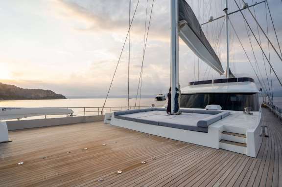 Foredeck sunpad aboard DE LOVE