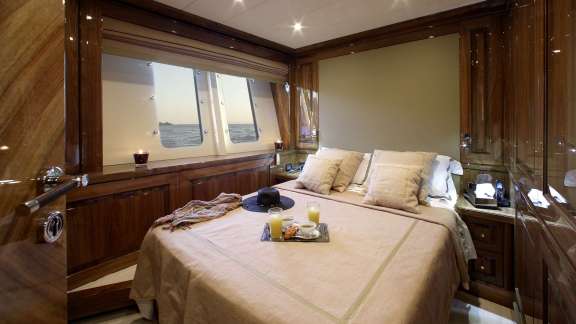 Twin Stateroom with a pullman berth