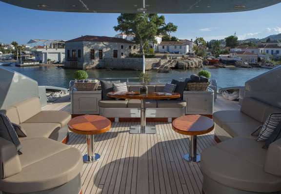 Main Deck Dining