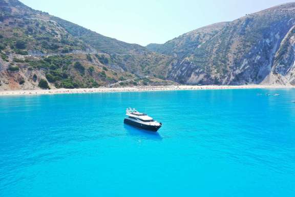 Image of ZOI yacht #19