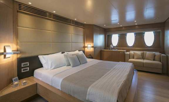 Twin Stateroom with a pullman berth