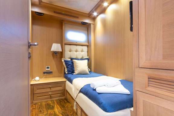 Image of BLUE HEAVEN yacht #17