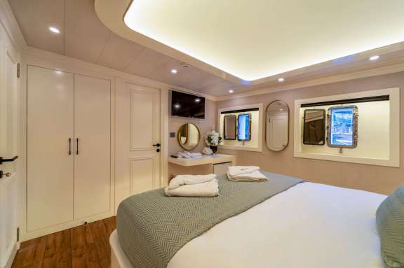 Image of QUEEN OF MAKRI yacht #11