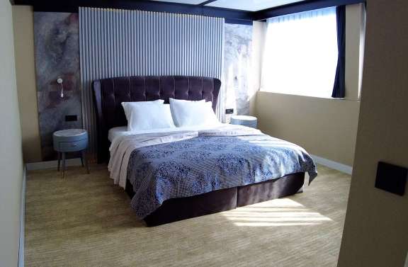 Image of LIMITLESS yacht #8