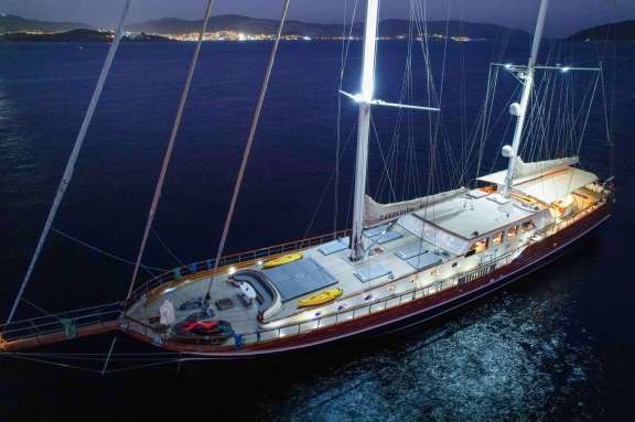 Image of LA BELLA VITA (ex CARPE DIEM IV) yacht #10