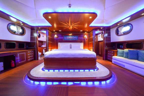 Image of LA BELLA VITA (ex CARPE DIEM IV) yacht #16