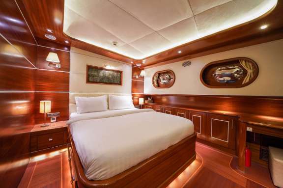 Image of LA BELLA VITA (ex CARPE DIEM IV) yacht #8