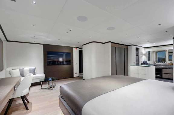 Image of All About U 2 yacht #16