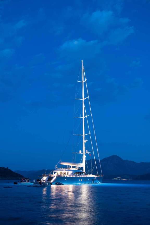 Image of All About U 2 yacht #18