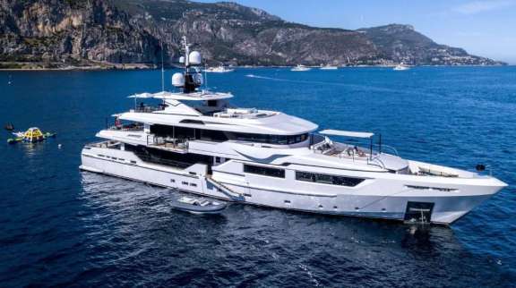 Foredeck Lounge Area