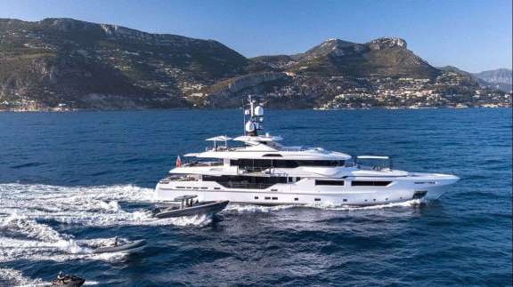 Foredeck Lounge Area