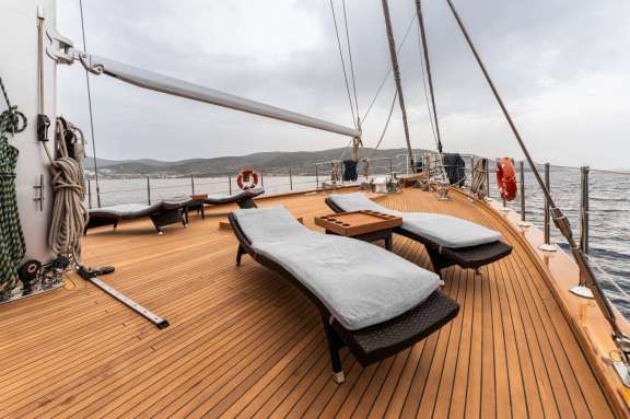 Image of LE PIETRE yacht #13